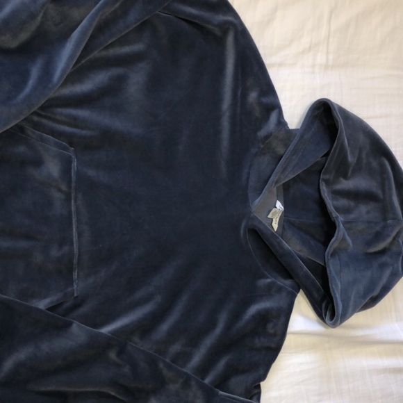 Velvet hoodie from American eagle :) - Picture 5 of 5